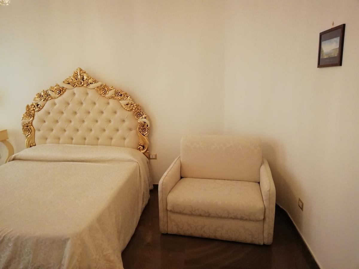 Beb Mariafrancesca Bed and Breakfast Νάπολη Εξωτερικό φωτογραφία